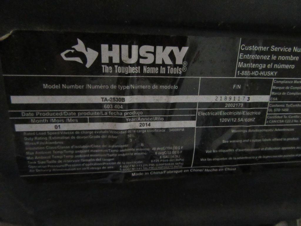 HUSKY 8 GALLON 125 PSI 1.5 HORSEPOWER AIR COMPRESSOR