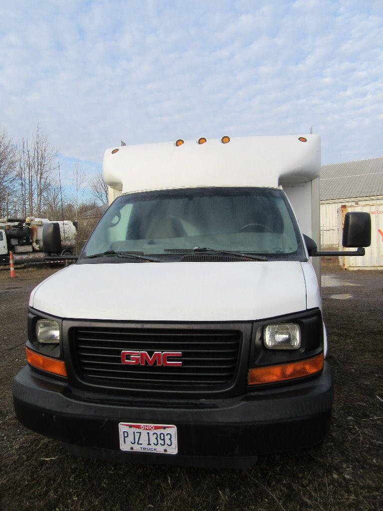 2008 GMC G30 BOX VAN