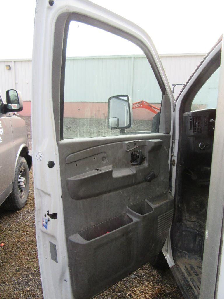 2008 GMC G30 BOX VAN