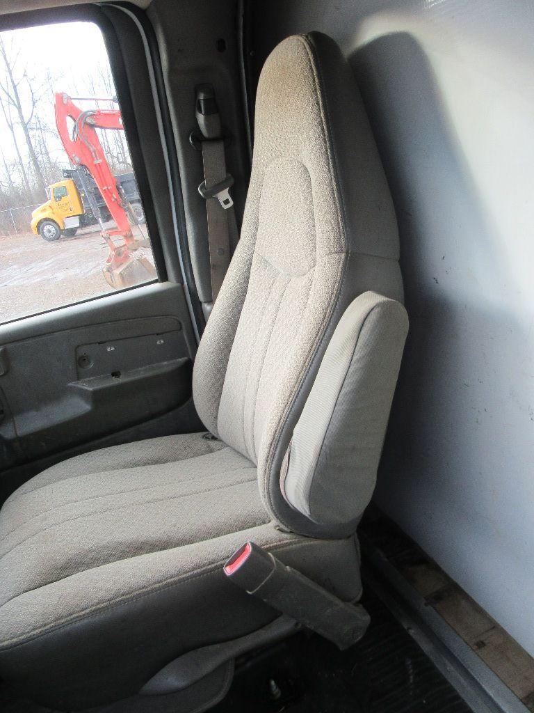 2008 GMC G30 BOX VAN