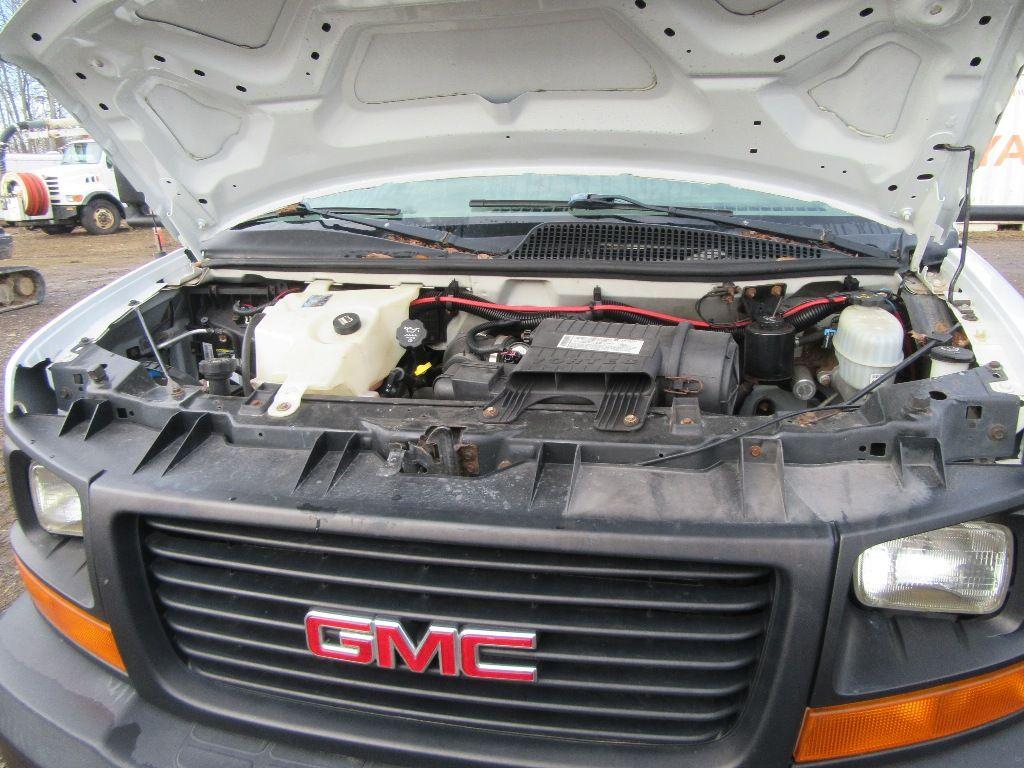 2008 GMC G30 BOX VAN