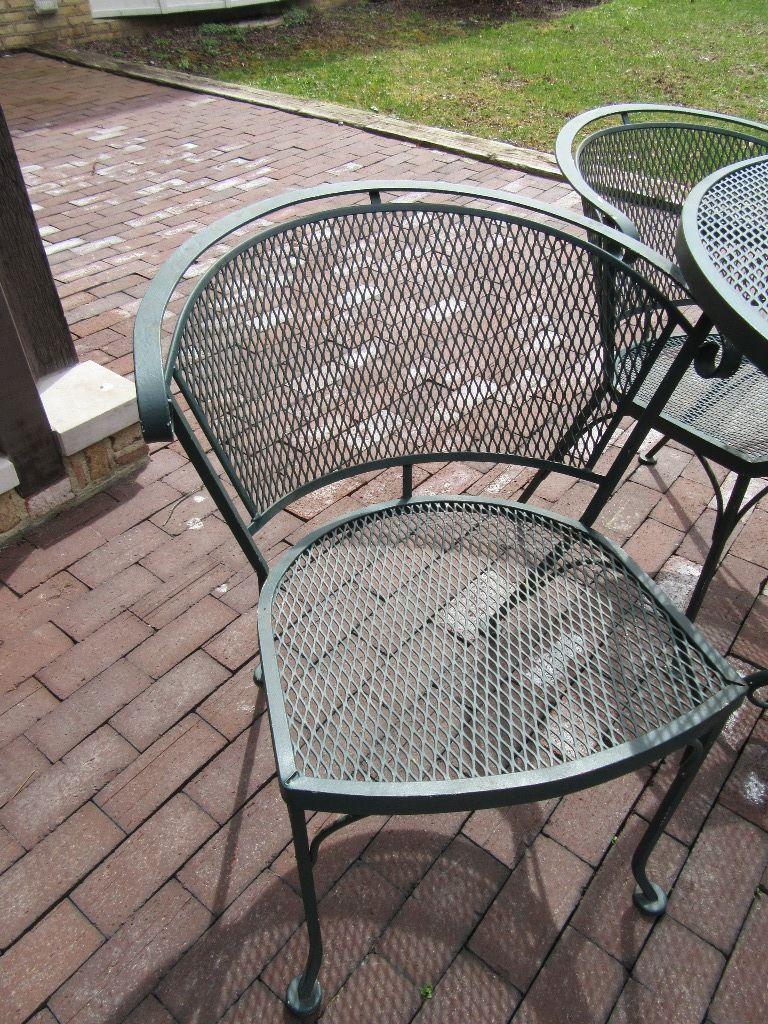 GREEN WROUGHT-IRON OUTDOOR SET WITH 4 CHAIRS AND 2 UMBRELLAS