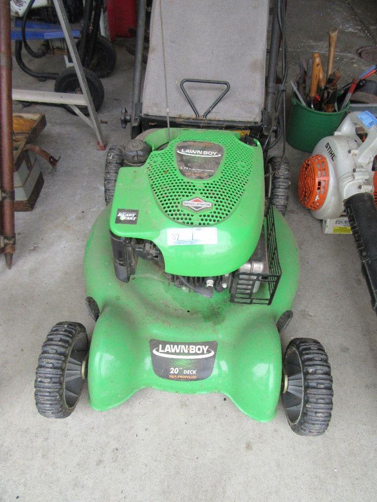 LAWN-BOY SELF PROPELLED 20 INCH DECK PUSH MOWER WITH BAGGER. MISSING KEY