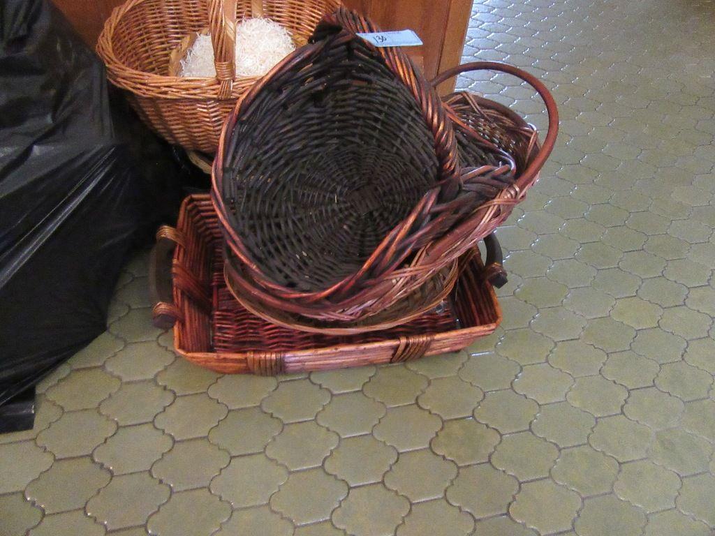 ASSORTMENT OF HEAVY BASKETS