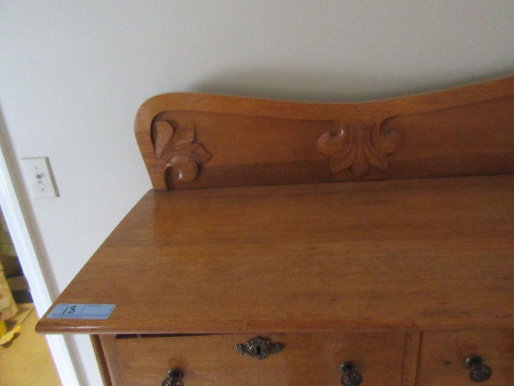 OAK CHEST OF DRAWERS