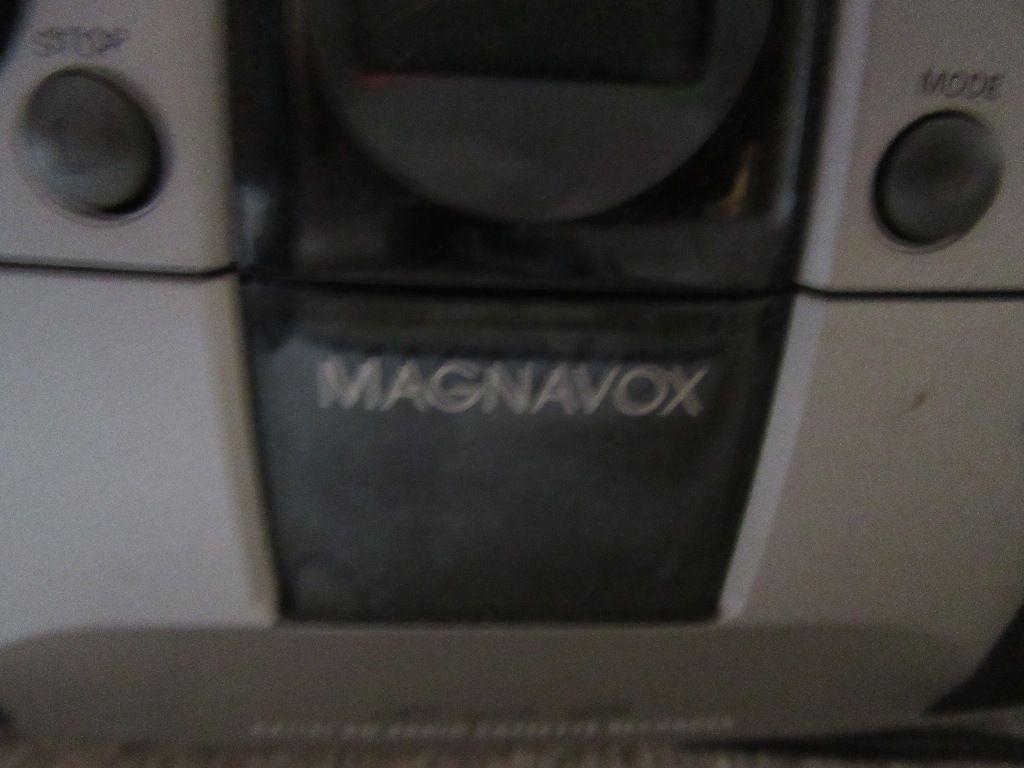 MAGNAVOX RADIO WITH CD