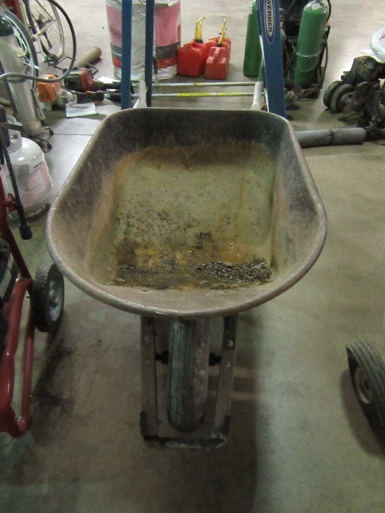 TRUE TEMPER WHEELBARROW