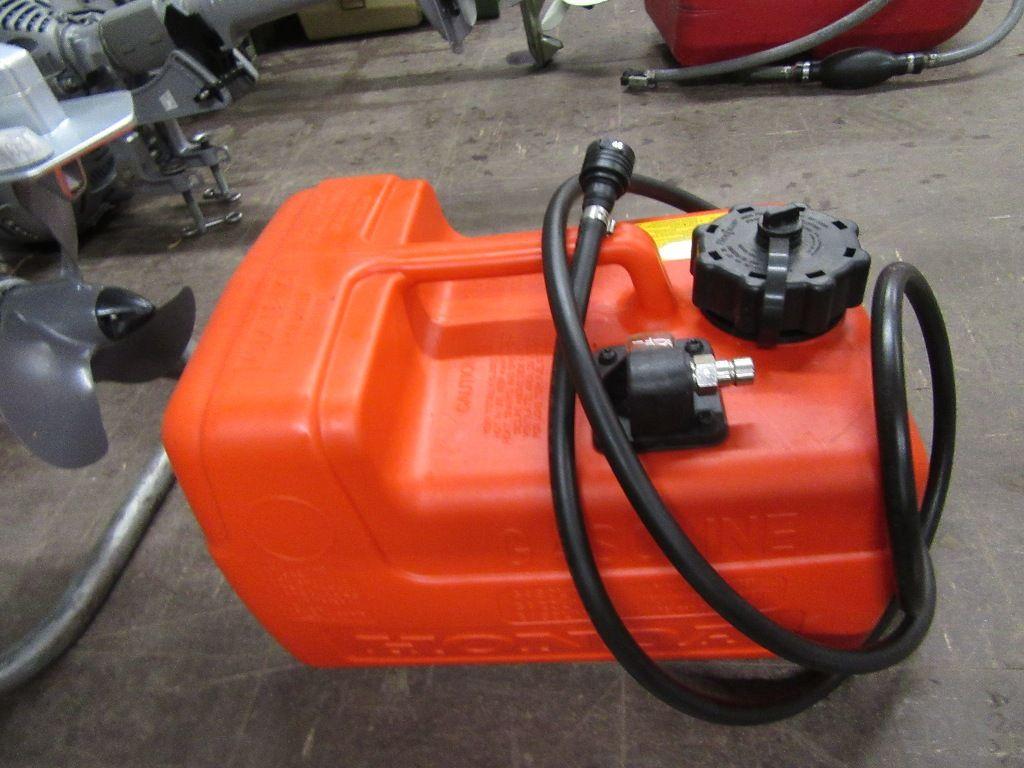 HONDA 5 HORSE POWER BOAT MOTOR WITH GAS CAN