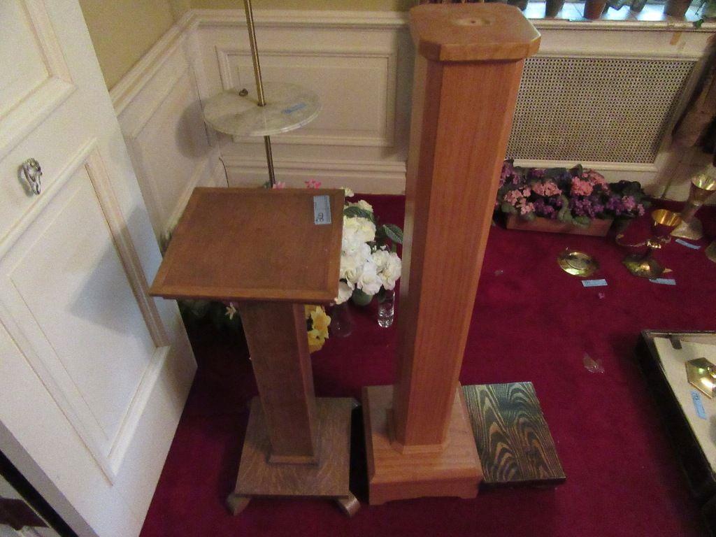 OAK PEDESTAL AND OTHER PEDESTAL