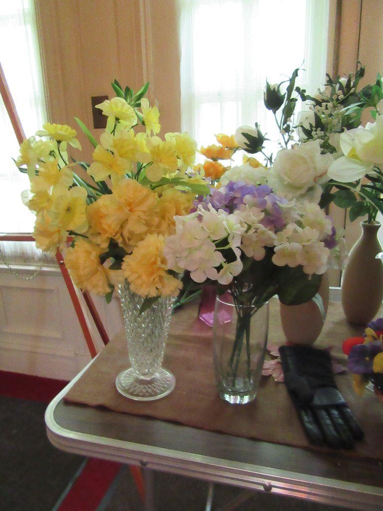 ASSORTMENT OF ARTIFICIAL FLOWERS IN VASES