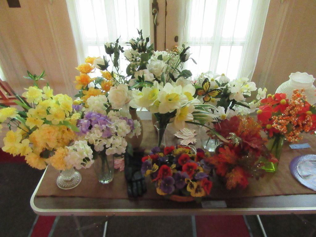 ASSORTMENT OF ARTIFICIAL FLOWERS IN VASES