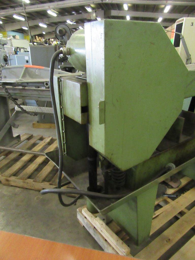 DO-ALL MODEL C4 METAL CUTTING BANDSAW 132 INCH BLADE LENGTH. 5 FOOT 8 IN LO