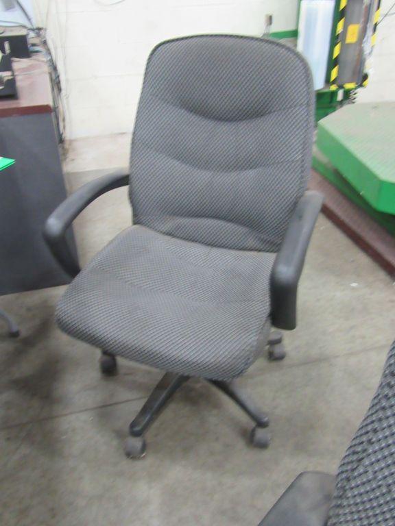 GROUP OF 5 CHAIRS