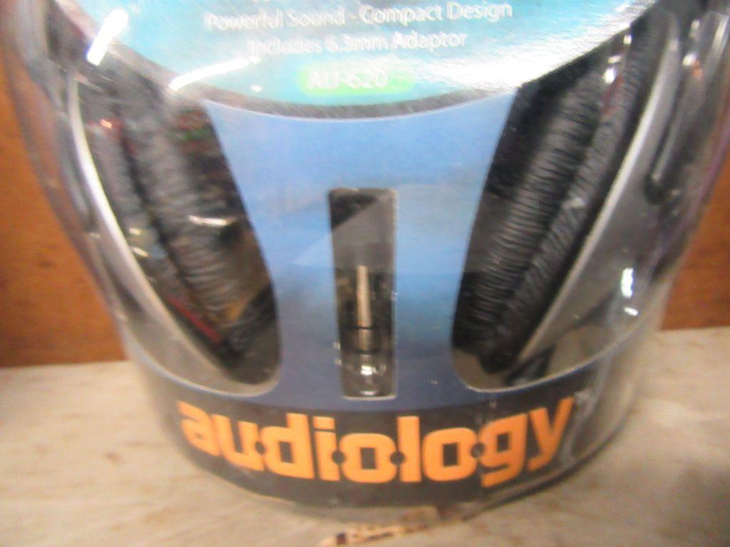 Q FORCE MINI SPEAKER SYSTEM AND AUDIOLOGY DIGITAL STEREO HEADPHONES