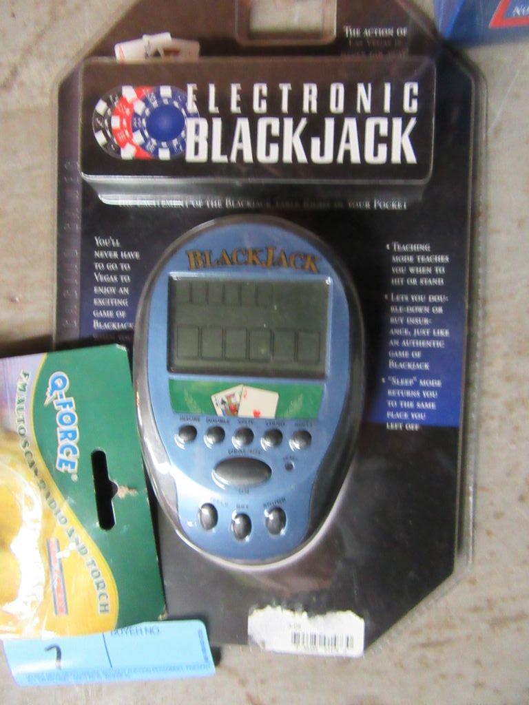 ELECTRONIC BLACKJACK GAME AND Q FORCE FM  AUTO SCAN RADIO & TORCH