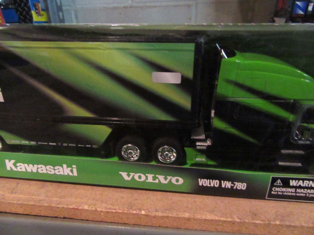 NEW RAY VALVO VN-780 MONSTER ENERGY KAWASAKI ADVERTISING TRACTOR TRAILER