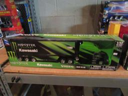 NEW RAY VALVO VN-780 MONSTER ENERGY KAWASAKI ADVERTISING TRACTOR TRAILER