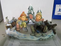 GOEBEL FIGURINE ICY ADVENTURE PREMIER EDITION 1039-D AND SKATE IN STRIDE 20