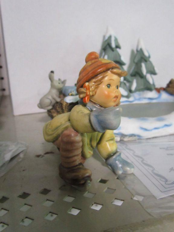 GOEBEL FIGURINE ICY ADVENTURE PREMIER EDITION 1039-D AND SKATE IN STRIDE 20