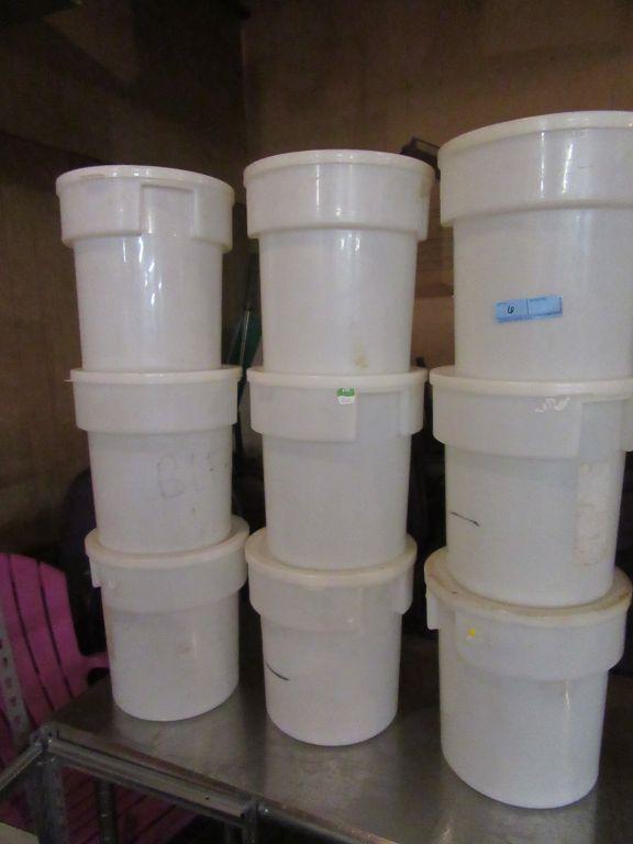 12 PLASTIC  18 QT BUCKETS WITH LIDS