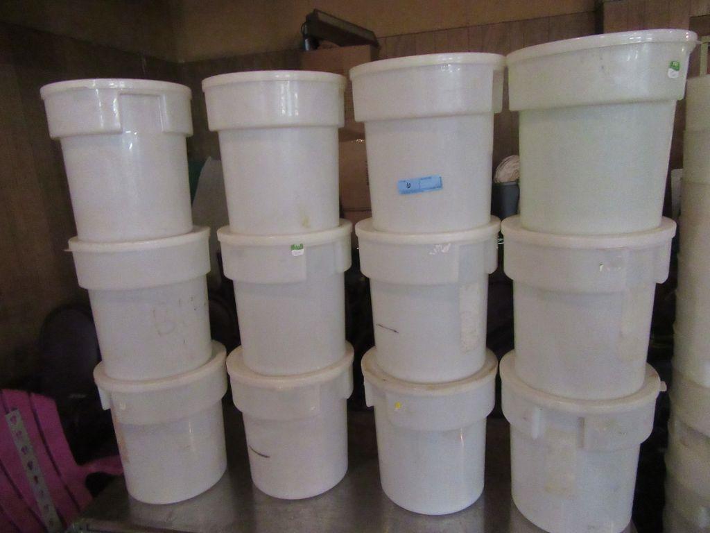 12 PLASTIC  18 QT BUCKETS WITH LIDS