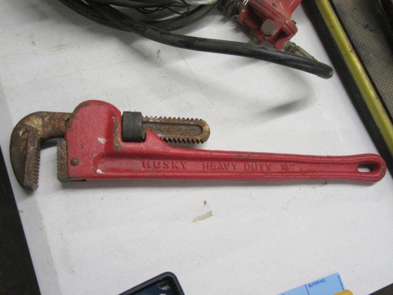 HUSKY HEAVY DUTY 18 INCH PIPE WRENCH