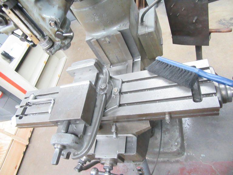 BRIDGEPORT MILL WITH TOOLING AND STAND.  480V   SERIAL# J186959