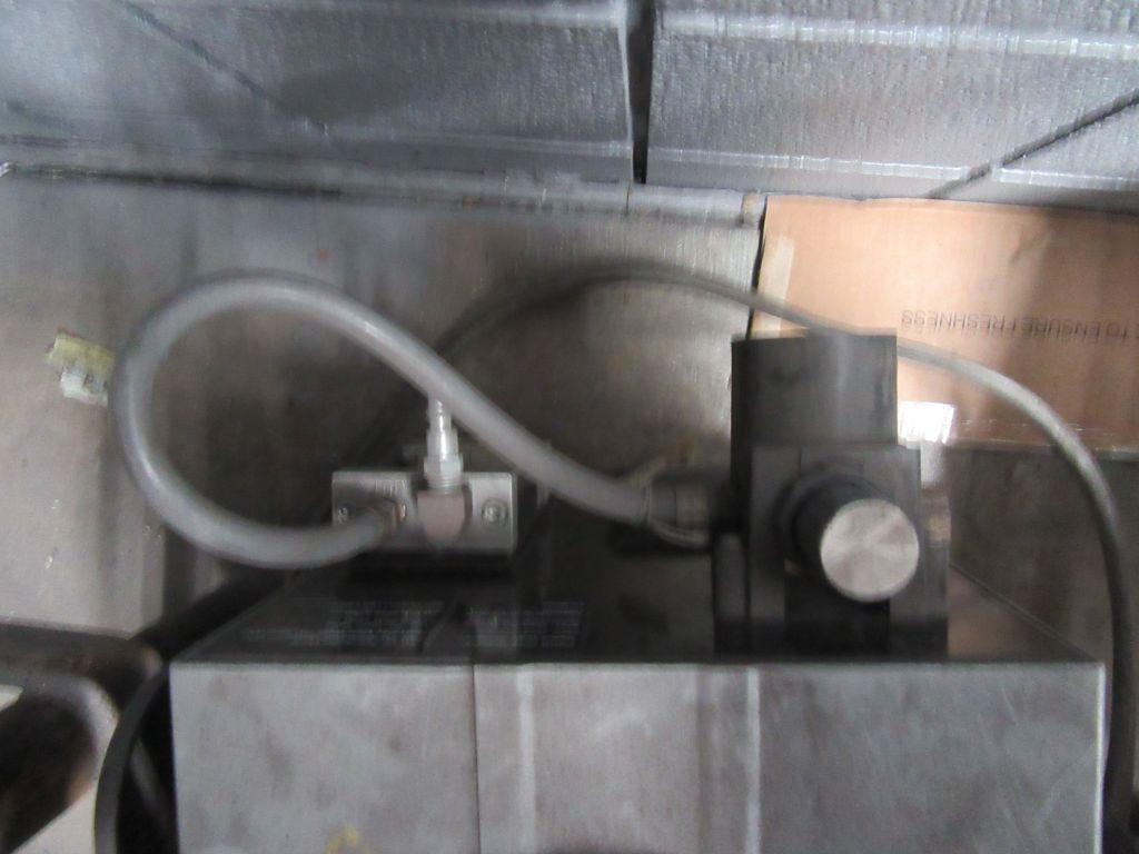 BRIDGEPORT MILL WITH TOOLING AND STAND.  480V   SERIAL# J186959