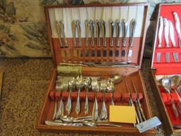 SET OF STAINLESS STEEL FLATWARE