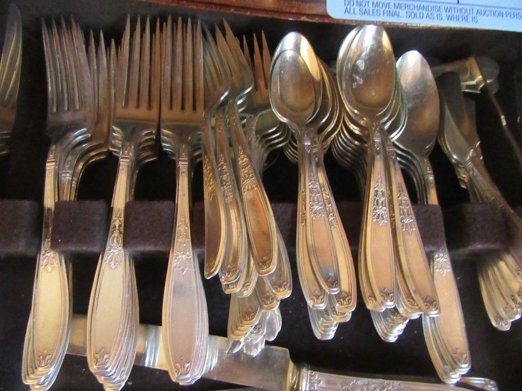 STAINLESS FLATWARE. SERVICE FOR 12