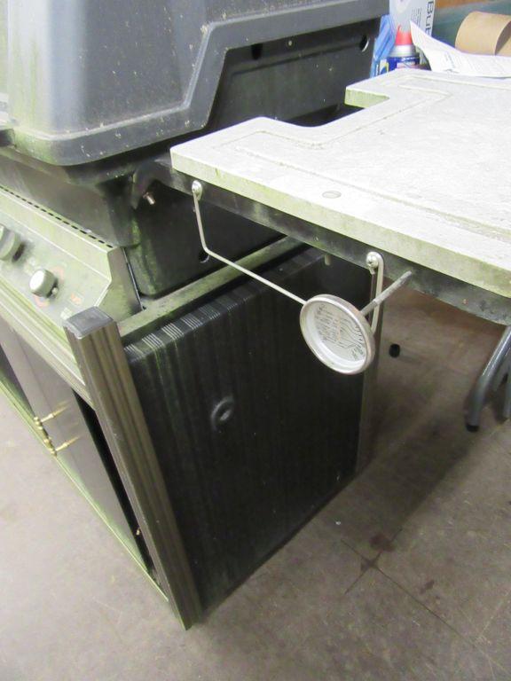 MHP MODEL WNK DOUBLE GAS GRILL