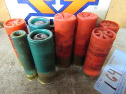 1 BOX OF 25 2-3/4 INCH 12 GAUGE SHELLS. 7-1/2 SHOT. AND OTHER ASSORTMENT OF