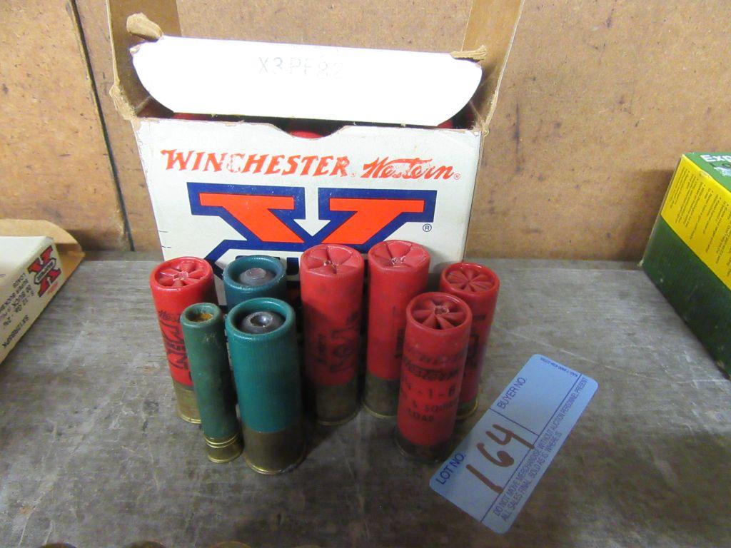 1 BOX OF 25 2-3/4 INCH 12 GAUGE SHELLS. 7-1/2 SHOT. AND OTHER ASSORTMENT OF