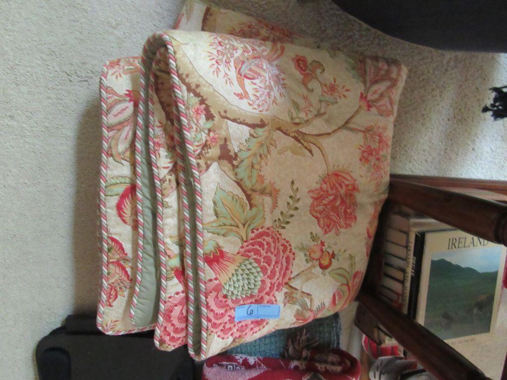 QUEEN SIZE? FLORAL COMFORTER