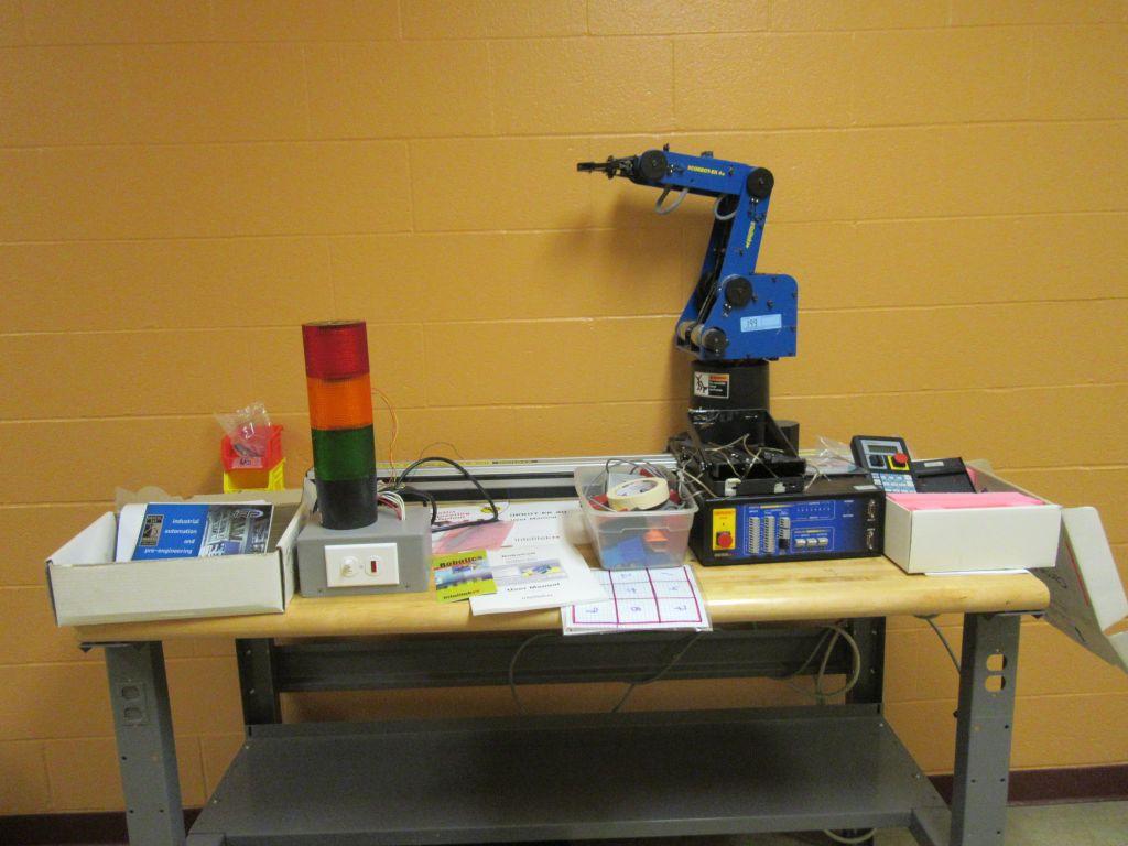 INTELITEK SCORBOT-ER 4 U PALLETIZING LEARNING ROBOT WITH ACCESSORIES