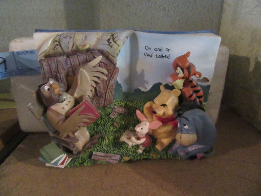 WINNIE THE POOH BEAR WALL PLAQUE