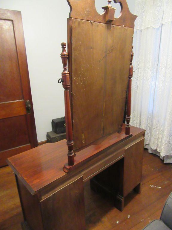 MAHOGANY FULL SIZE BED WITH VANITY