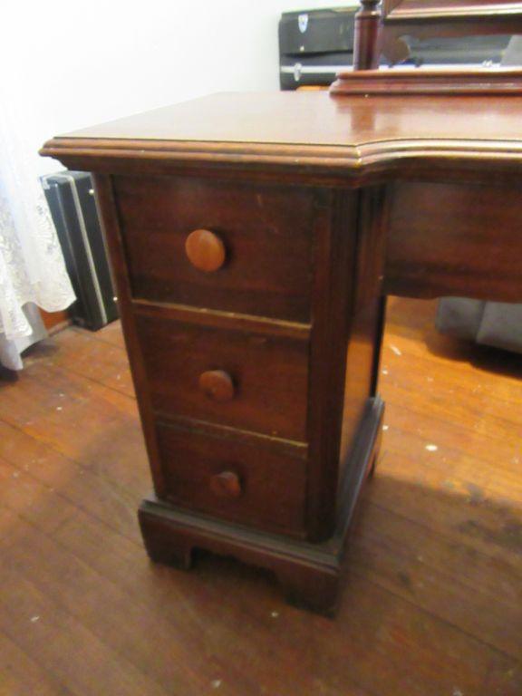 MAHOGANY FULL SIZE BED WITH VANITY