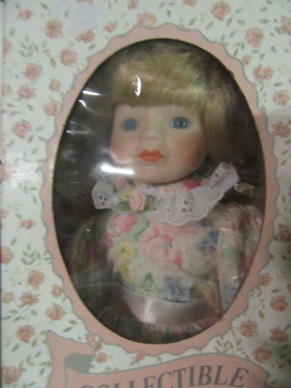 COLLECTIBLE PORCELAIN DOLLS