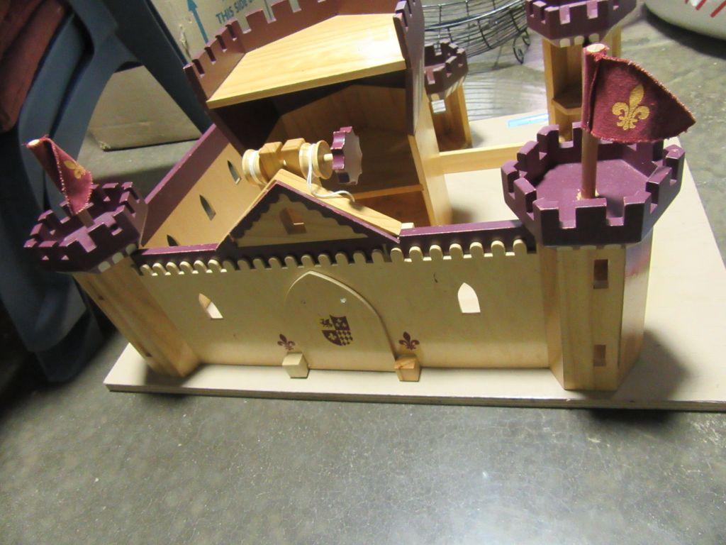 WOOD PLAY CASTLE