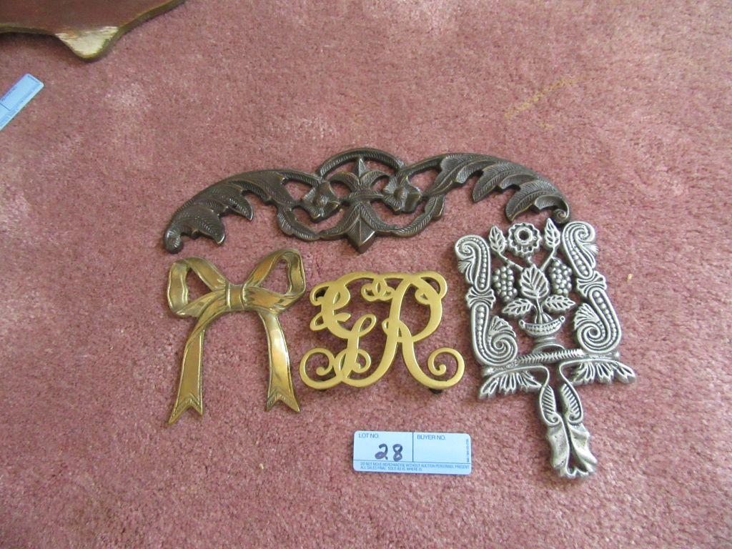 METAL TRIVETS & DECORATIVE WALL HANGINGS