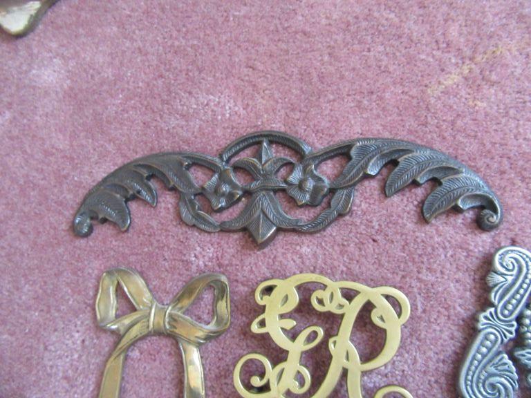 METAL TRIVETS & DECORATIVE WALL HANGINGS