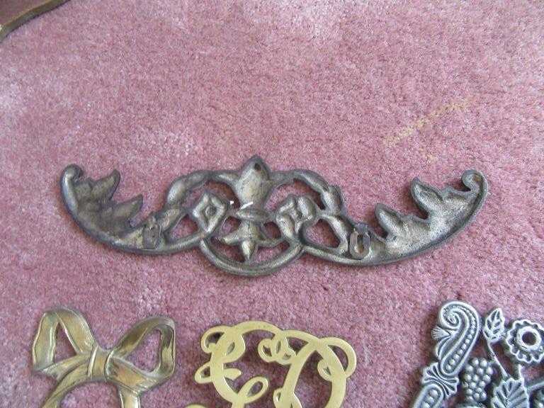 METAL TRIVETS & DECORATIVE WALL HANGINGS