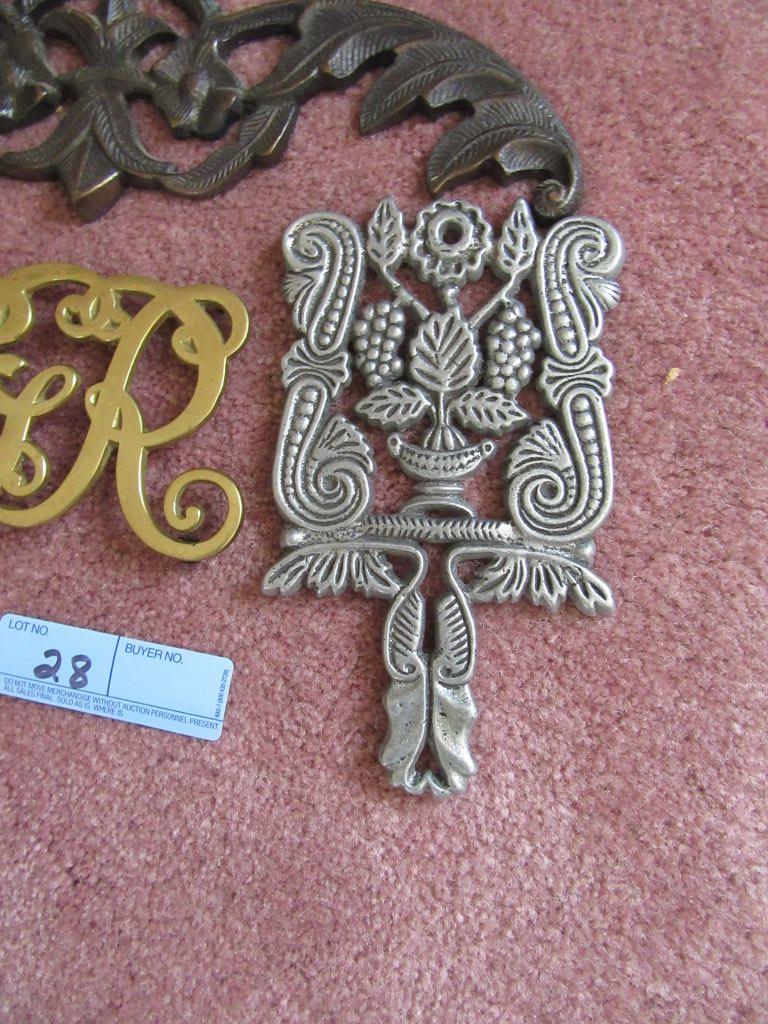 METAL TRIVETS & DECORATIVE WALL HANGINGS