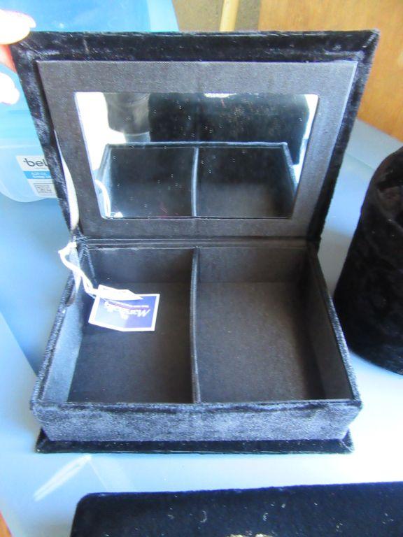 VELVET JEWELRY BOXES