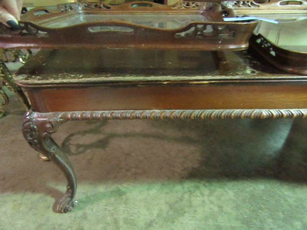 ANTIQUE WOODEN COFFEE TABLE WITH 2 REMOVABLE GLASS BOTTOM TRAYS