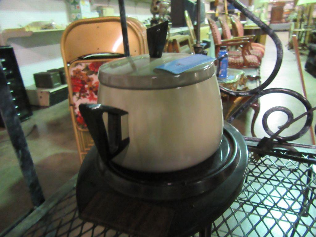 FONDUE POT