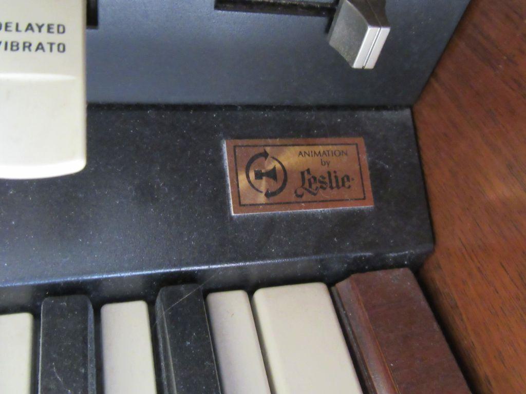 HAMMOND ORGAN WITH BENCH