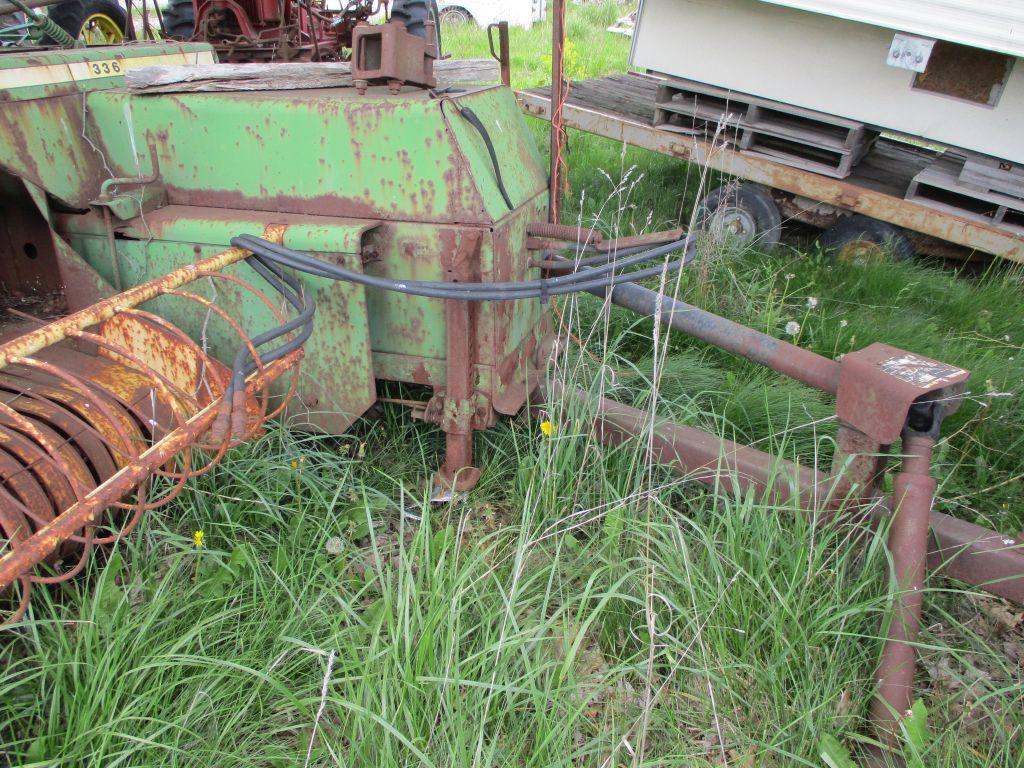 JOHN DEERE 336 BALER