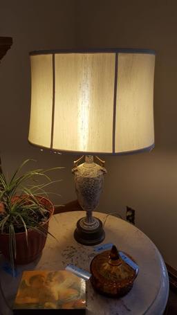 GRECIAN STYLE CERAMIC AND BRASS TABLE LAMP